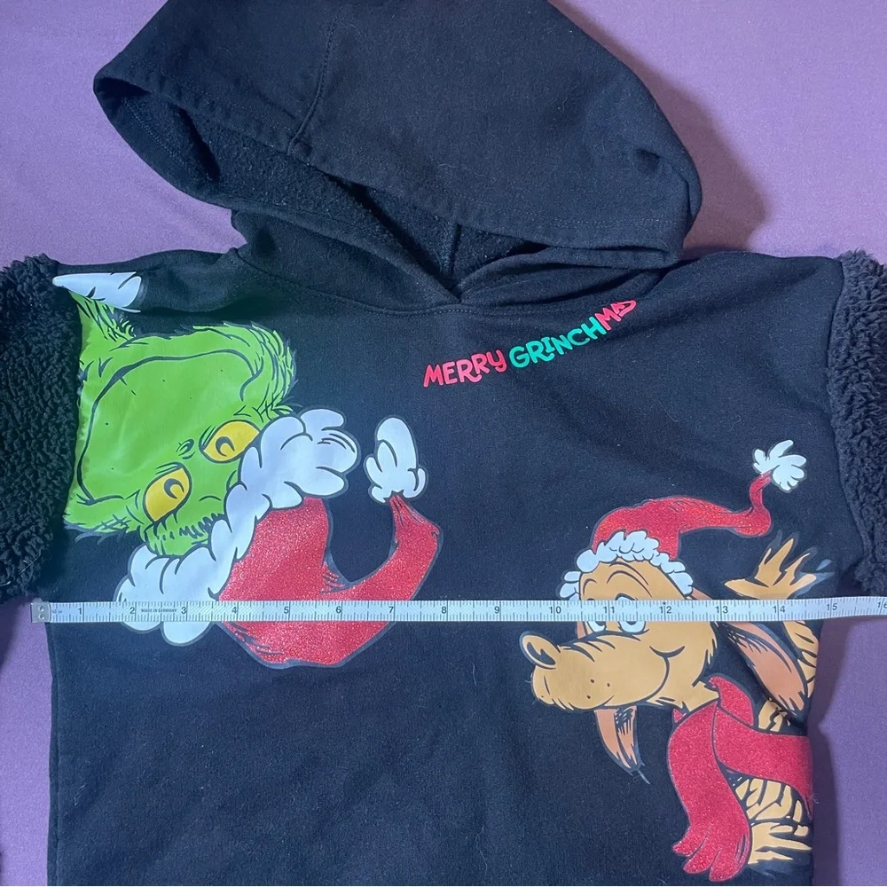The Grinch And Max Merry Christmas - Kids Size 6/6X Hoodie Pompom Sweatshirt - Picture 2 of 5